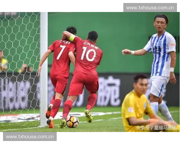 中国足球联赛球员再现大四喜壮举彰显进攻实力与团队默契